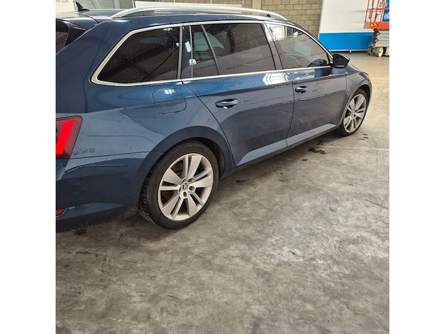 Personenauto, skoda, superb, 2019 - afbeelding 34 van  42