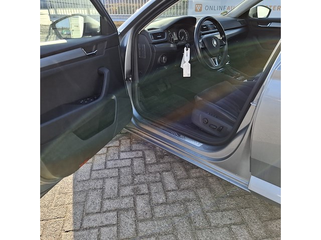 Personenauto skoda, superb combi 1.6 tdi, bouwjaar 2017 - afbeelding 15 van  47
