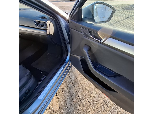 Personenauto skoda, superb combi 1.6 tdi, bouwjaar 2017 - afbeelding 33 van  47