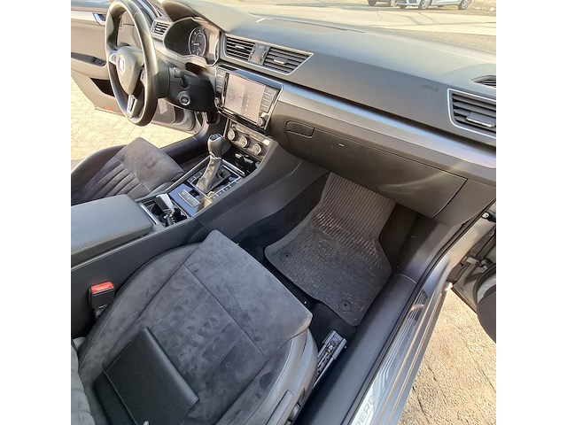 Personenauto skoda, superb combi 1.6 tdi, bouwjaar 2017 - afbeelding 35 van  47