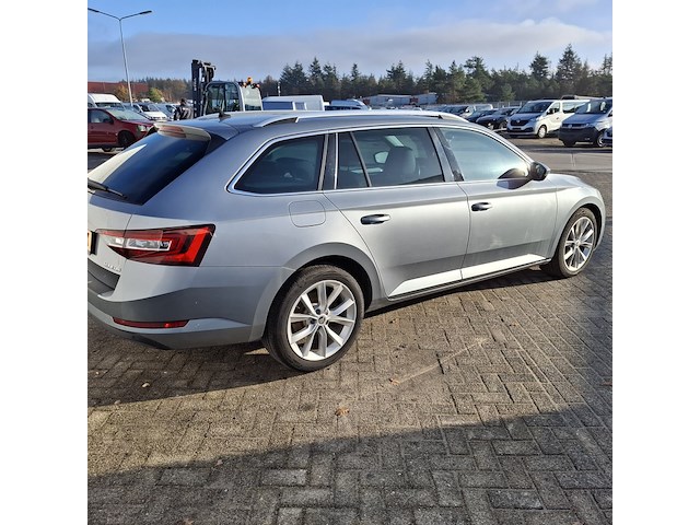 Personenauto skoda, superb combi 1.6 tdi, bouwjaar 2017 - afbeelding 43 van  47
