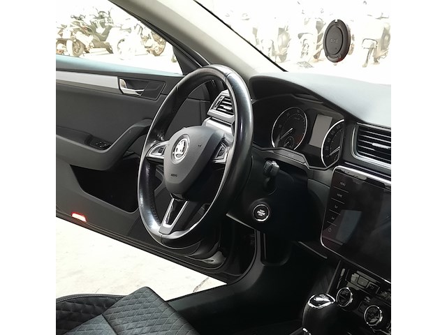 Personenauto, skoda, superb combi 1.6 tdi style - afbeelding 17 van  51