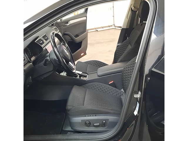 Personenauto, skoda, superb combi 1.6 tdi style - afbeelding 18 van  51