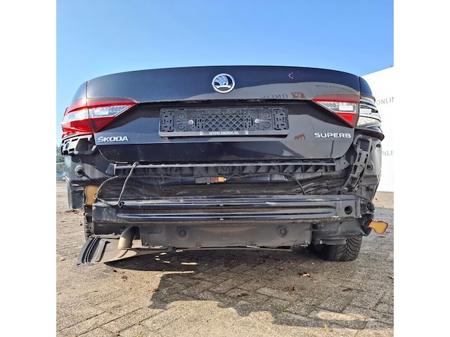 Personenauto, skoda, superb, schade-auto - afbeelding 2 van  48
