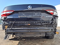 Personenauto, skoda, superb, schade-auto - afbeelding 2 van  48