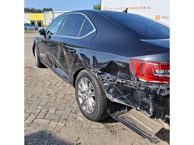 Personenauto, skoda, superb, schade-auto - afbeelding 3 van  48