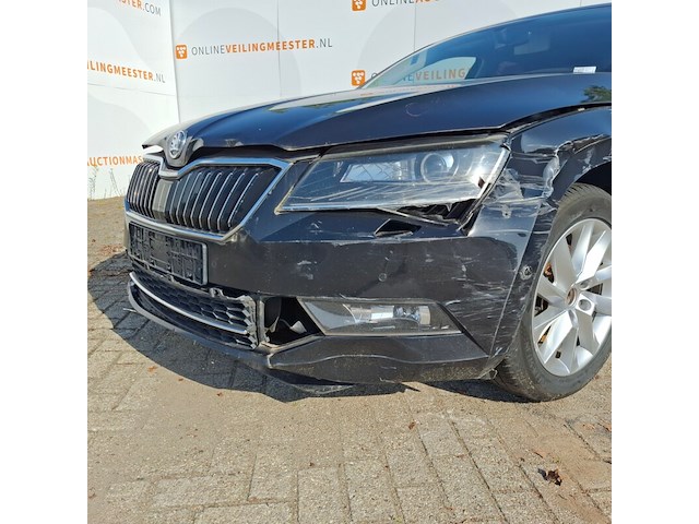 Personenauto, skoda, superb, schade-auto - afbeelding 8 van  48