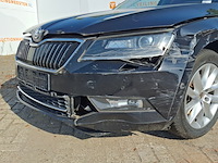 Personenauto, skoda, superb, schade-auto - afbeelding 8 van  48