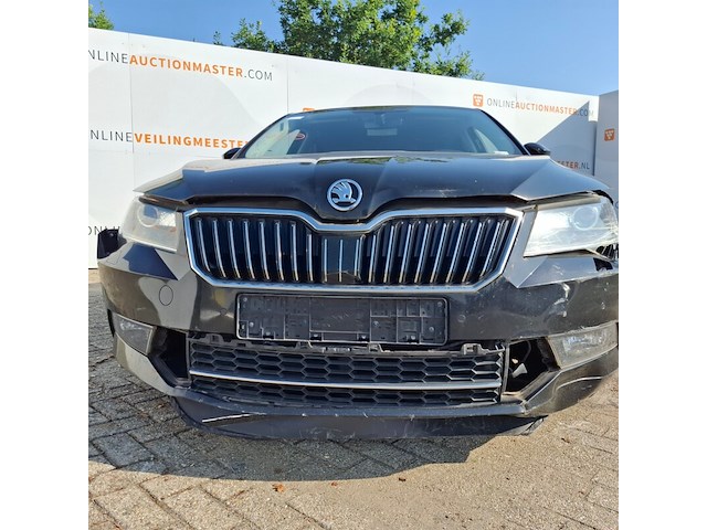 Personenauto, skoda, superb, schade-auto - afbeelding 9 van  48
