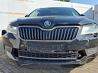 Personenauto, skoda, superb, schade-auto - afbeelding 9 van  48