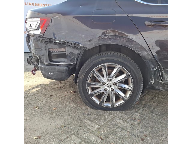 Personenauto, skoda, superb, schade-auto - afbeelding 11 van  48