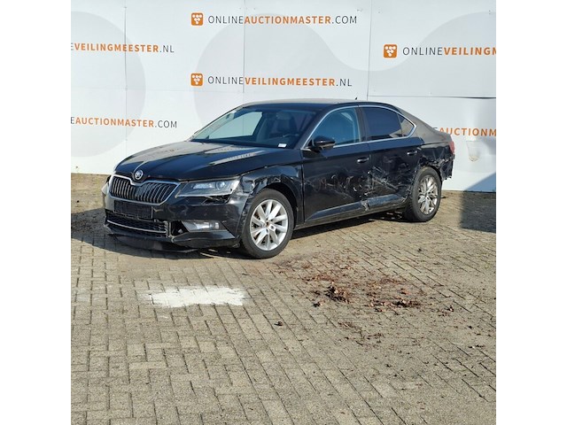 Personenauto, skoda, superb, schade-auto - afbeelding 1 van  48