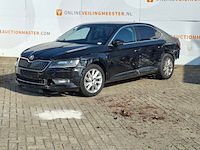 Personenauto, skoda, superb, schade-auto - afbeelding 1 van  48