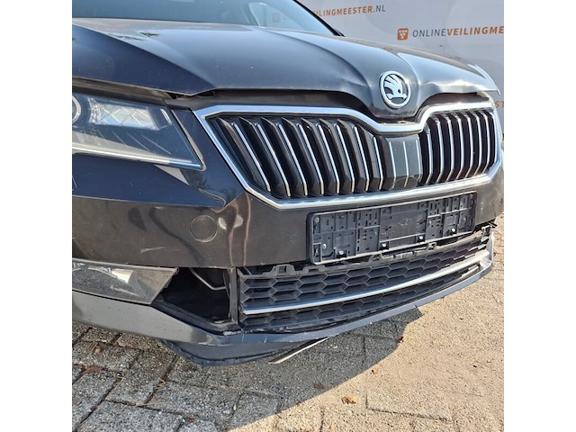 Personenauto, skoda, superb, schade-auto - afbeelding 18 van  48