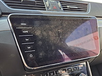 Personenauto, skoda, superb, schade-auto - afbeelding 20 van  48
