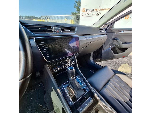 Personenauto, skoda, superb, schade-auto - afbeelding 22 van  48