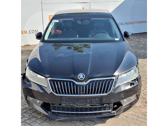 Personenauto, skoda, superb, schade-auto - afbeelding 12 van  48
