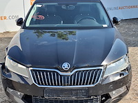 Personenauto, skoda, superb, schade-auto - afbeelding 12 van  48
