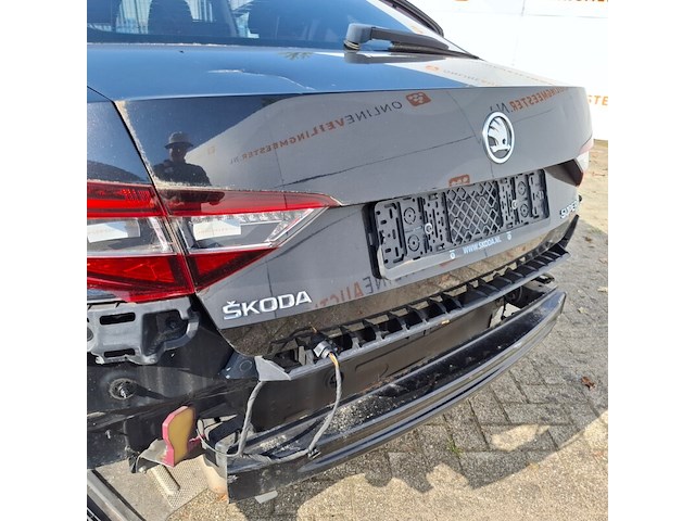 Personenauto, skoda, superb, schade-auto - afbeelding 27 van  48