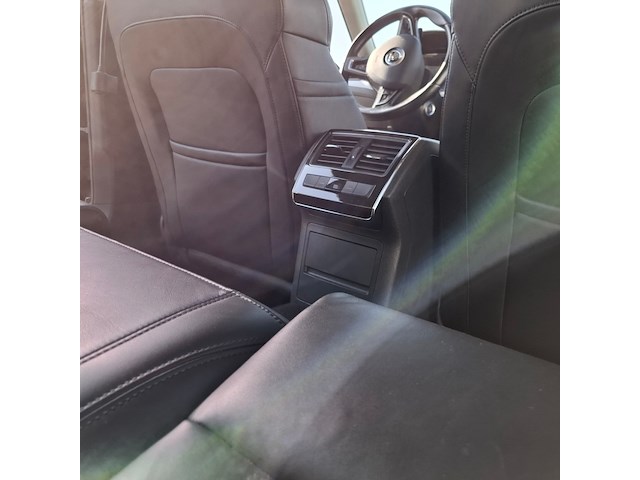 Personenauto, skoda, superb, schade-auto - afbeelding 29 van  48