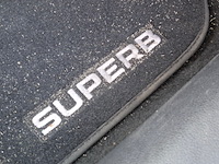 Personenauto, skoda, superb, schade-auto - afbeelding 32 van  48
