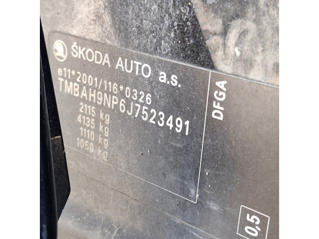 Personenauto, skoda, superb, schade-auto - afbeelding 33 van  48