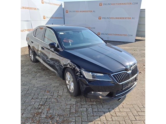 Personenauto, skoda, superb, schade-auto - afbeelding 23 van  48
