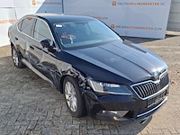 Personenauto, skoda, superb, schade-auto - afbeelding 23 van  48