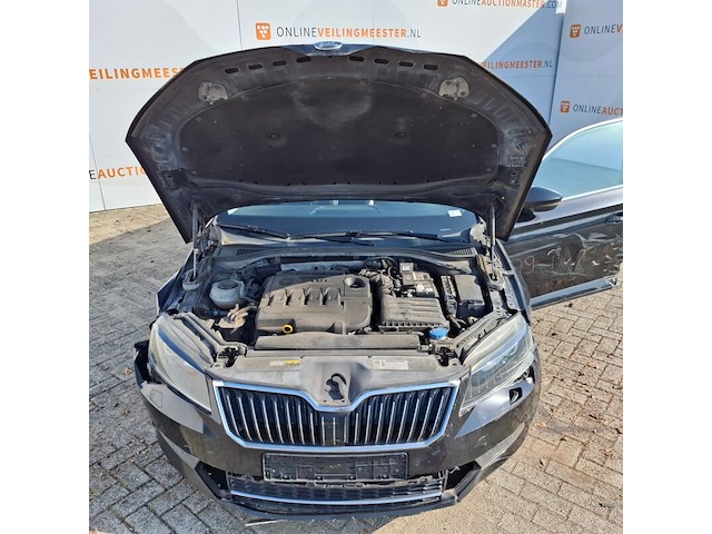 Personenauto, skoda, superb, schade-auto - afbeelding 35 van  48