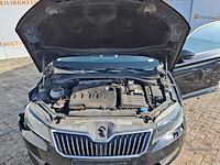Personenauto, skoda, superb, schade-auto - afbeelding 35 van  48