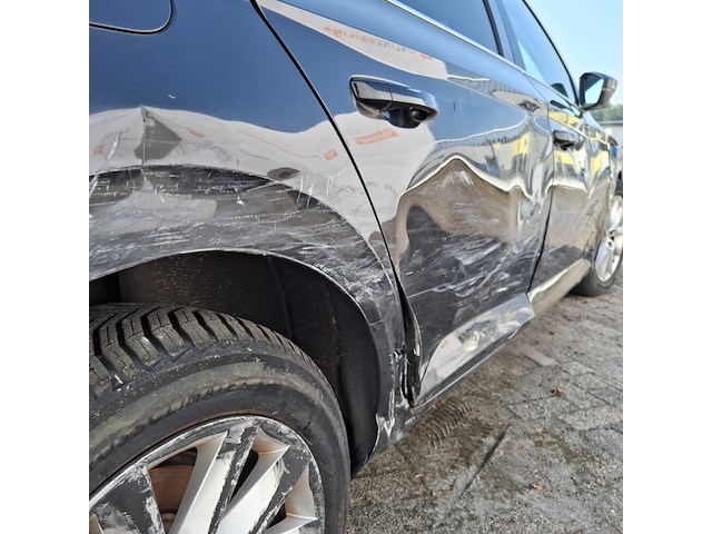 Personenauto, skoda, superb, schade-auto - afbeelding 46 van  48