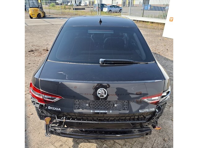 Personenauto, skoda, superb, schade-auto - afbeelding 48 van  48
