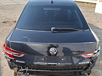 Personenauto, skoda, superb, schade-auto - afbeelding 48 van  48
