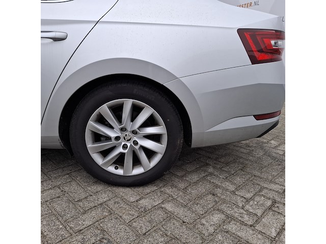 Personenauto, skoda, superb - afbeelding 11 van  47