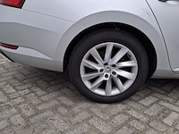 Personenauto, skoda, superb - afbeelding 12 van  47
