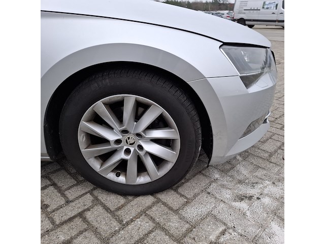 Personenauto, skoda, superb - afbeelding 13 van  47