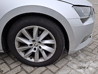 Personenauto, skoda, superb - afbeelding 13 van  47