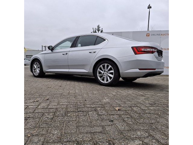 Personenauto, skoda, superb - afbeelding 16 van  47