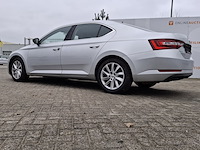 Personenauto, skoda, superb - afbeelding 16 van  47