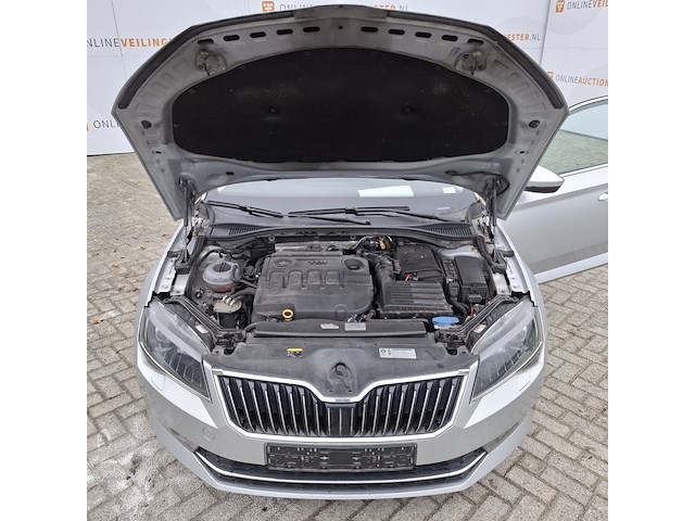Personenauto, skoda, superb - afbeelding 17 van  47