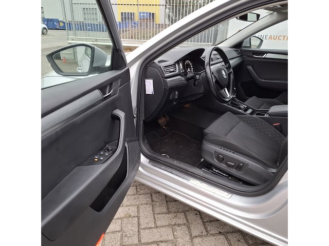 Personenauto, skoda, superb - afbeelding 22 van  47
