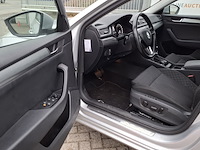 Personenauto, skoda, superb - afbeelding 22 van  47