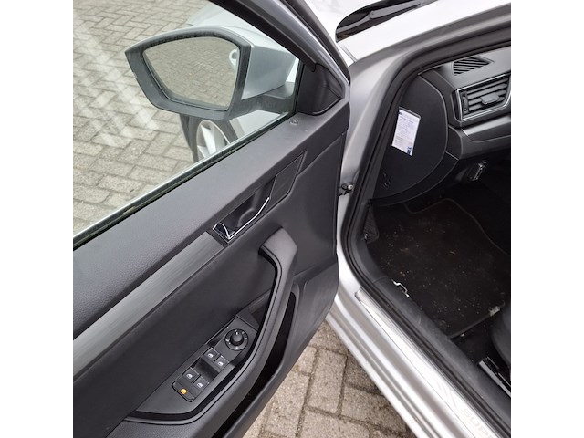 Personenauto, skoda, superb - afbeelding 23 van  47