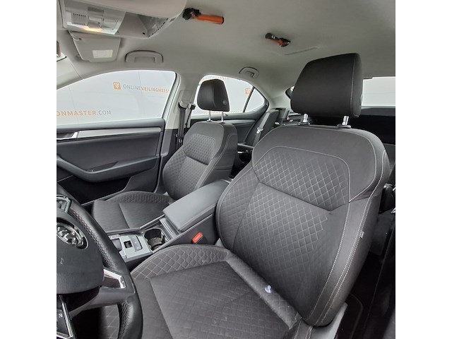 Personenauto, skoda, superb - afbeelding 25 van  47