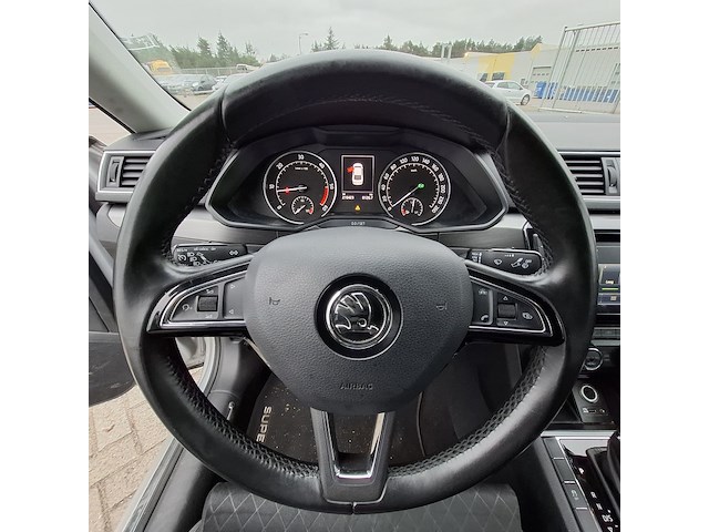 Personenauto, skoda, superb - afbeelding 26 van  47