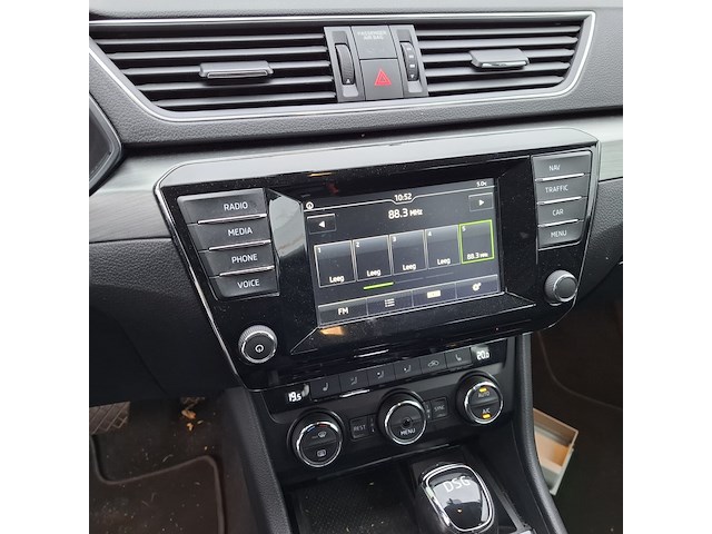 Personenauto, skoda, superb - afbeelding 30 van  47