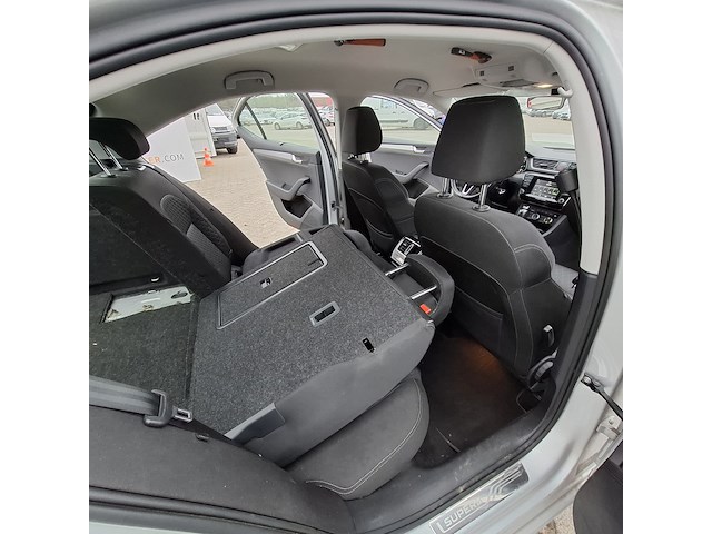 Personenauto, skoda, superb - afbeelding 36 van  47