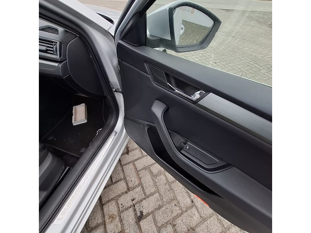 Personenauto, skoda, superb - afbeelding 39 van  47