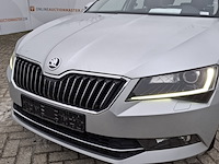 Personenauto, skoda, superb - afbeelding 47 van  47