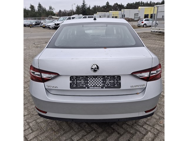 Personenauto, skoda, superb - afbeelding 6 van  47